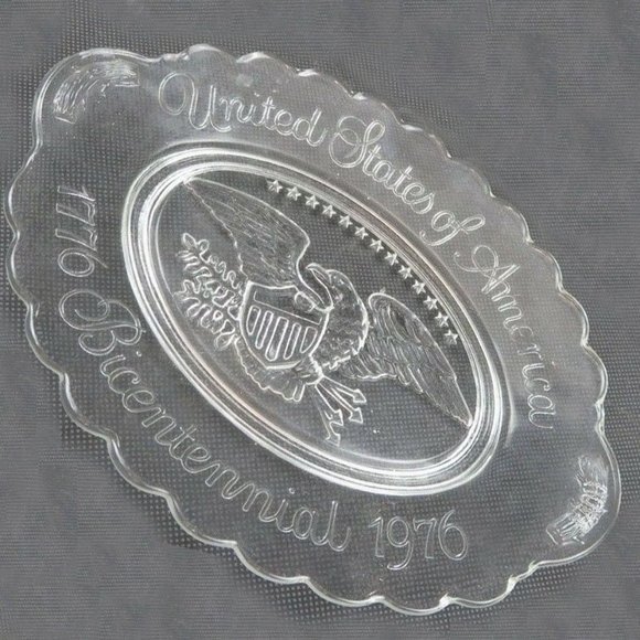 Vintage Avon Bicentennial 1776-1976 Glass Eagle Di - Picture 1 of 7